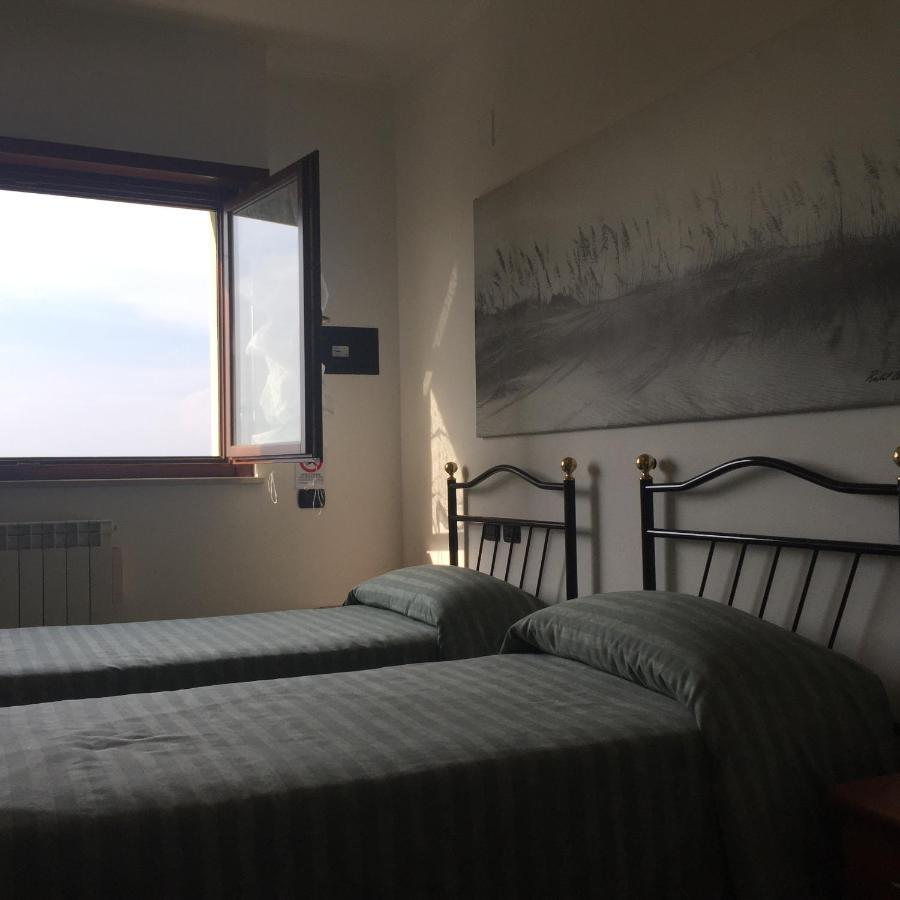 Bb Nuova Fiera Di Roma Bed & Breakfast Fiumicino Bagian luar foto