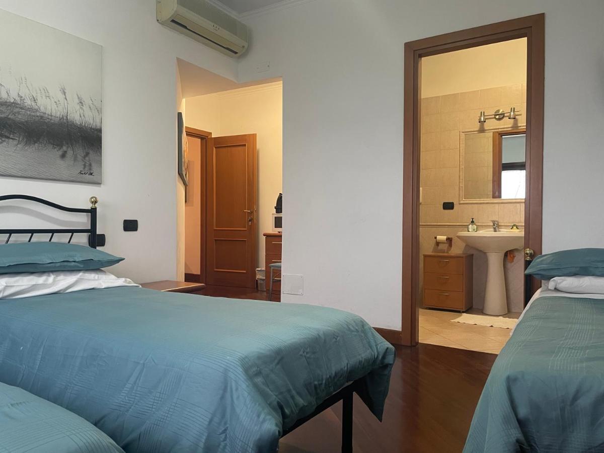 Bb Nuova Fiera Di Roma Bed & Breakfast Fiumicino Bagian luar foto